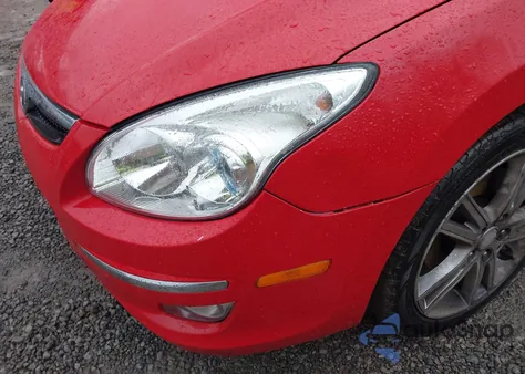 2010 Hyundai Elantra Touring Se z USA, uszkodzony, nr VIN KMHDC8AE4AU077588